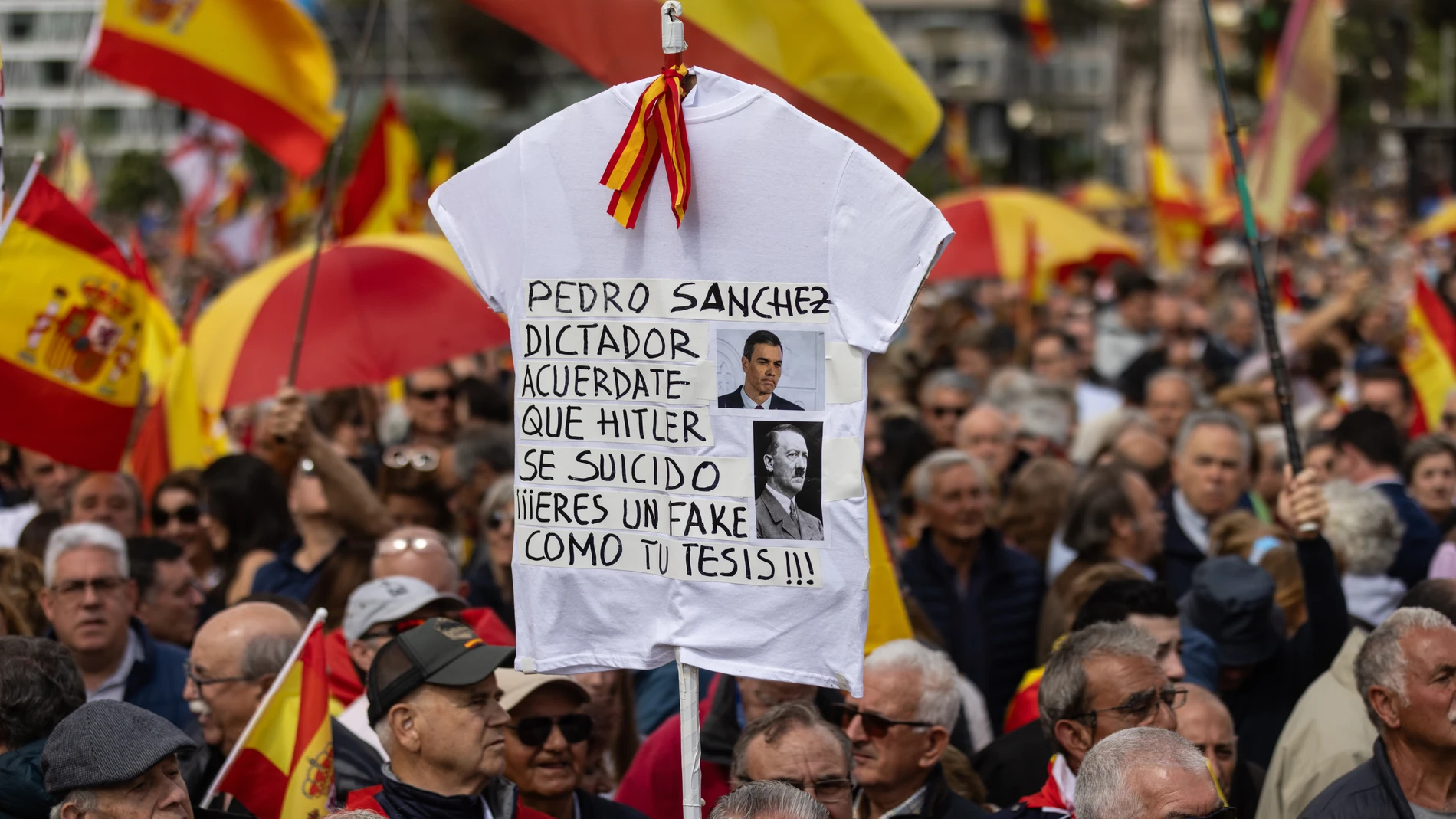 Manifestación contra Pedro Sánchez en la plaza de Colón @ Gonzalo Pérez