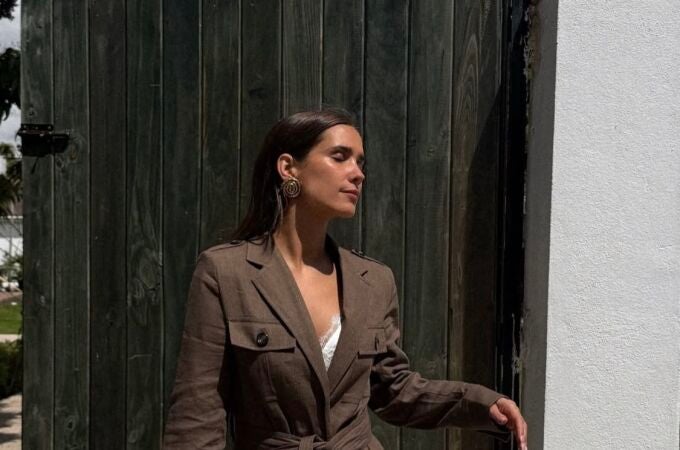 El look de invitada de María Pombo.