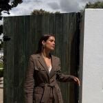 El look de invitada de María Pombo.