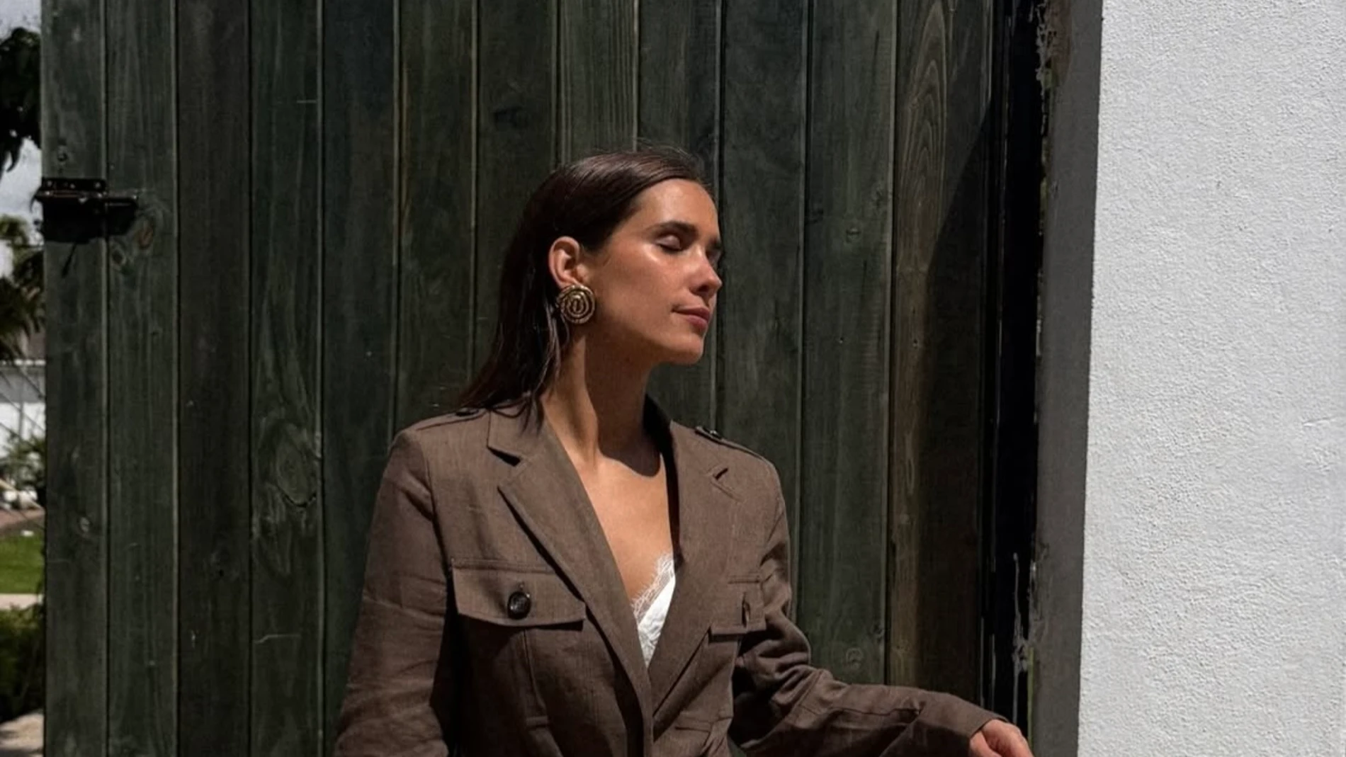 El look de invitada de María Pombo.