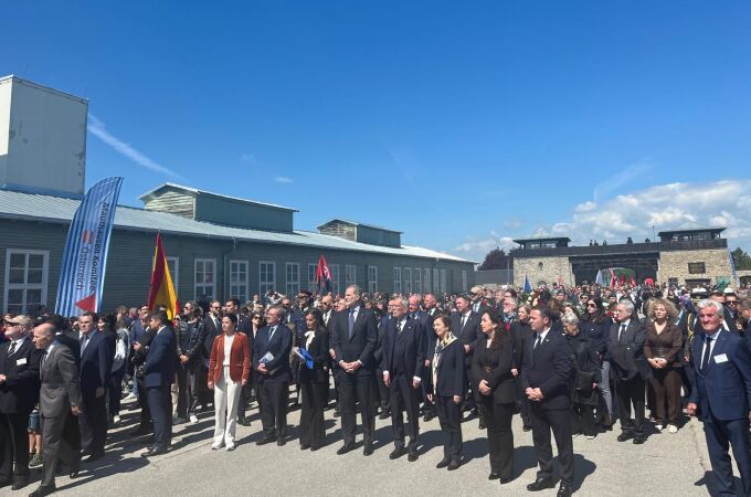 Los Reyes rinden homenaje a los republicanos asesinados en Mauthausen