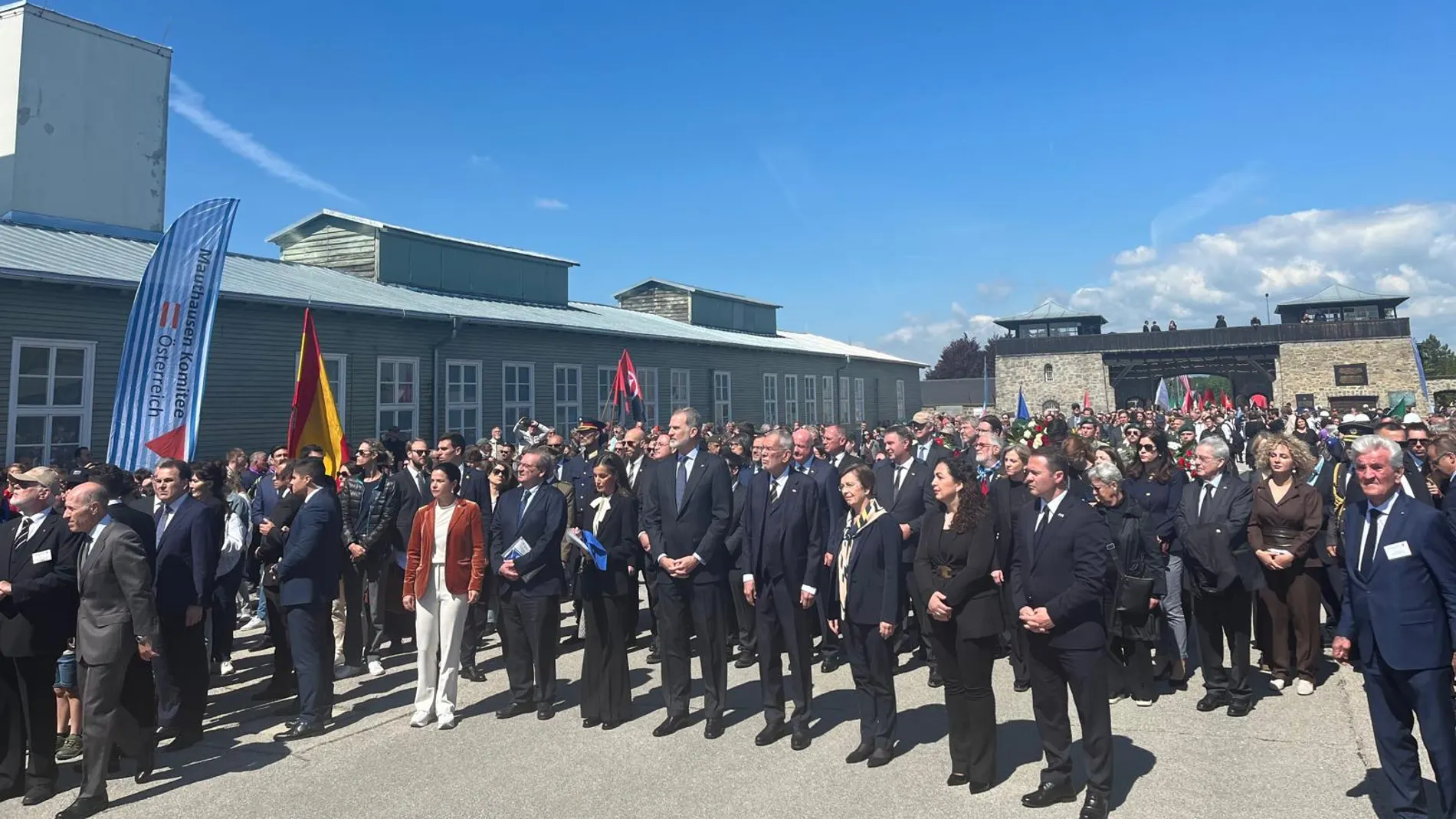 Los Reyes rinden homenaje a los republicanos asesinados en Mauthausen