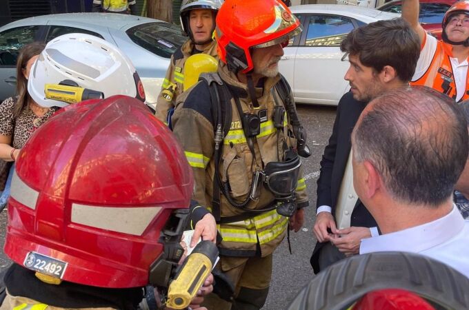 Sucesos.- Bomberos dan por extinguido el incendio en una vivienda en la calle Artes Gráficas (Valencia)