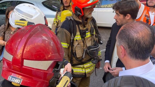 Sucesos.- Bomberos dan por extinguido el incendio en una vivienda en la calle Artes Gráficas (Valencia)