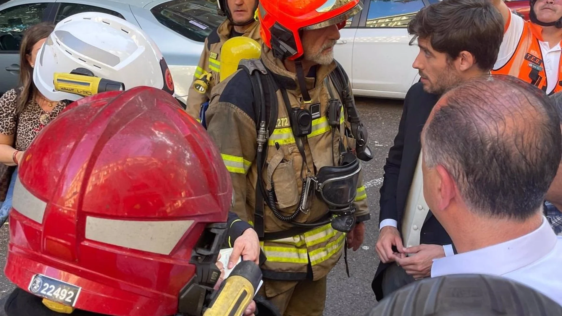 Sucesos.- Bomberos dan por extinguido el incendio en una vivienda en la calle Artes Gráficas (Valencia)