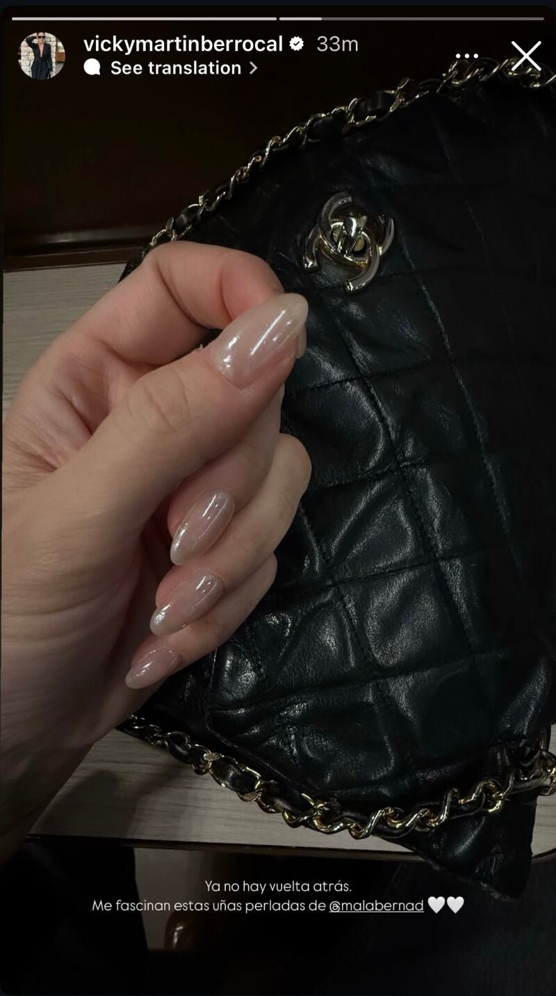 La manicura perlada de Vicky Martín Berrocal.