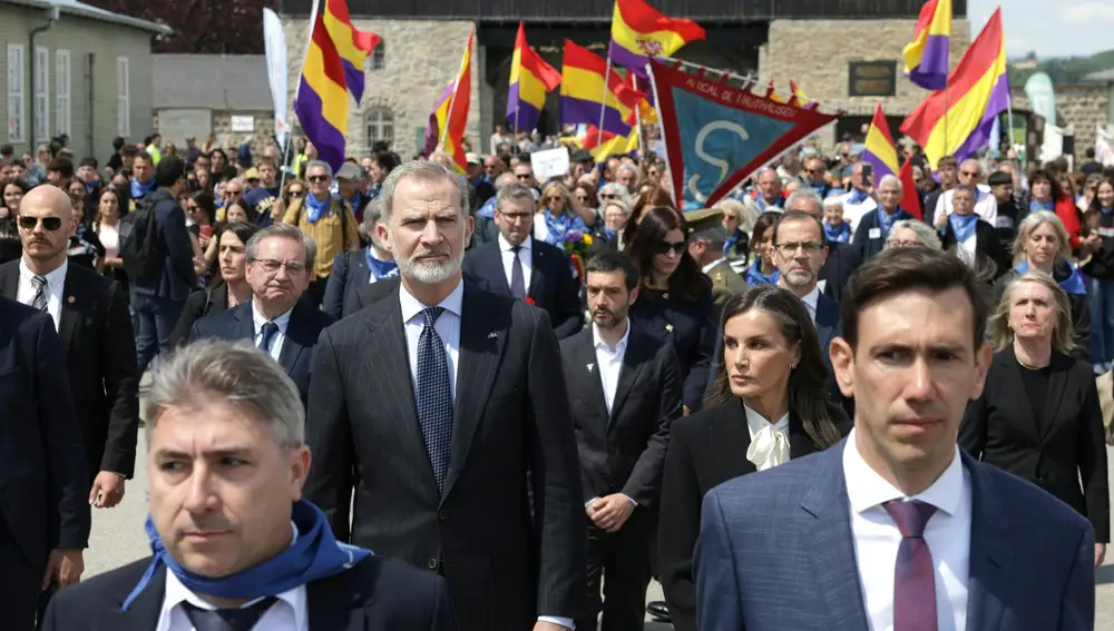 11 May 2025, Austria, Mauthausen: King Felipe VI of Spain and Queen Letizia during the liberation ceremony at the Mauthausen Concentration Camp Memoria