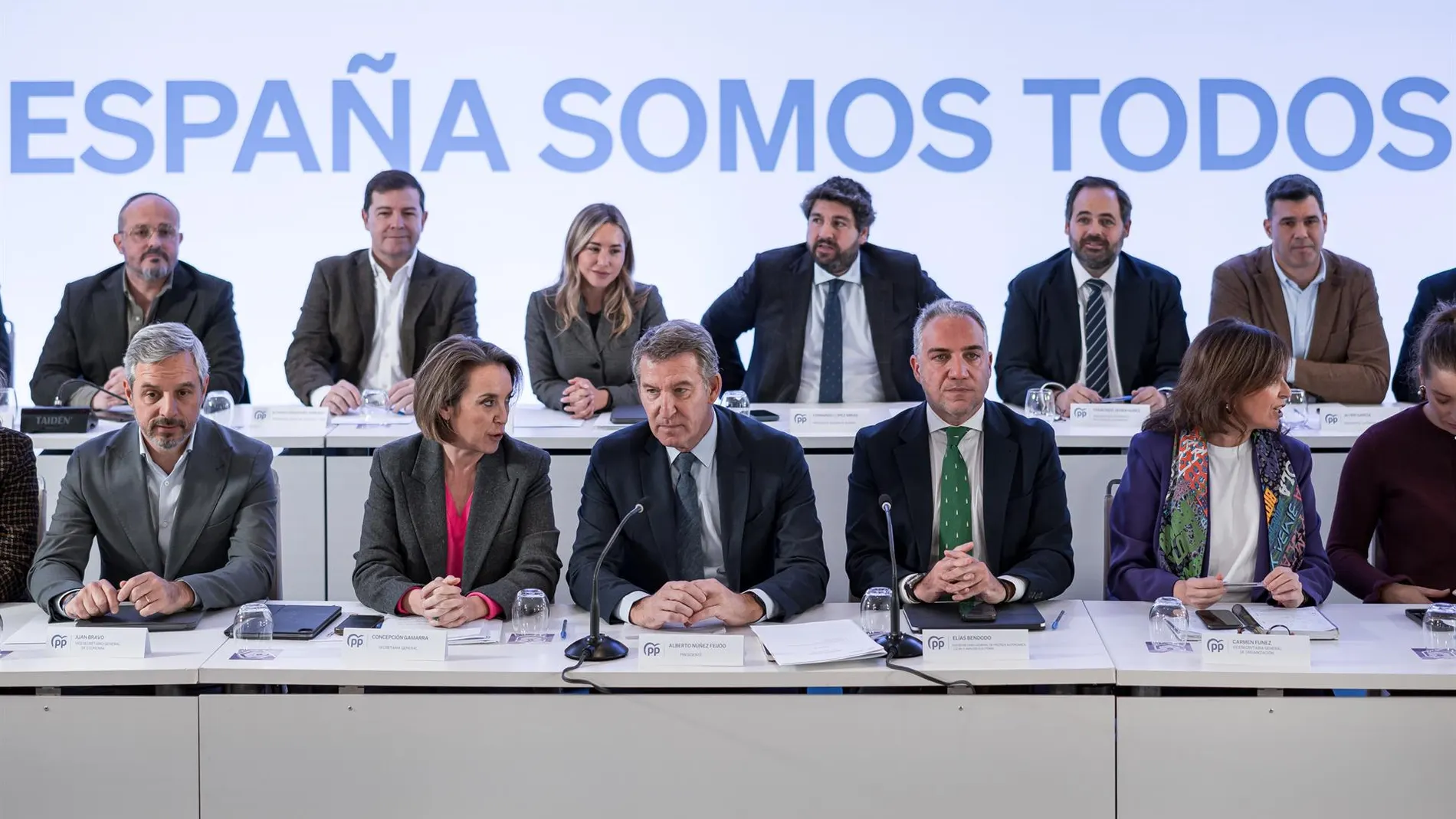 Feijóo reúne este lunes al Comité Ejecutivo del PP en pleno debate interno sobre si adelantará el Congreso del partido