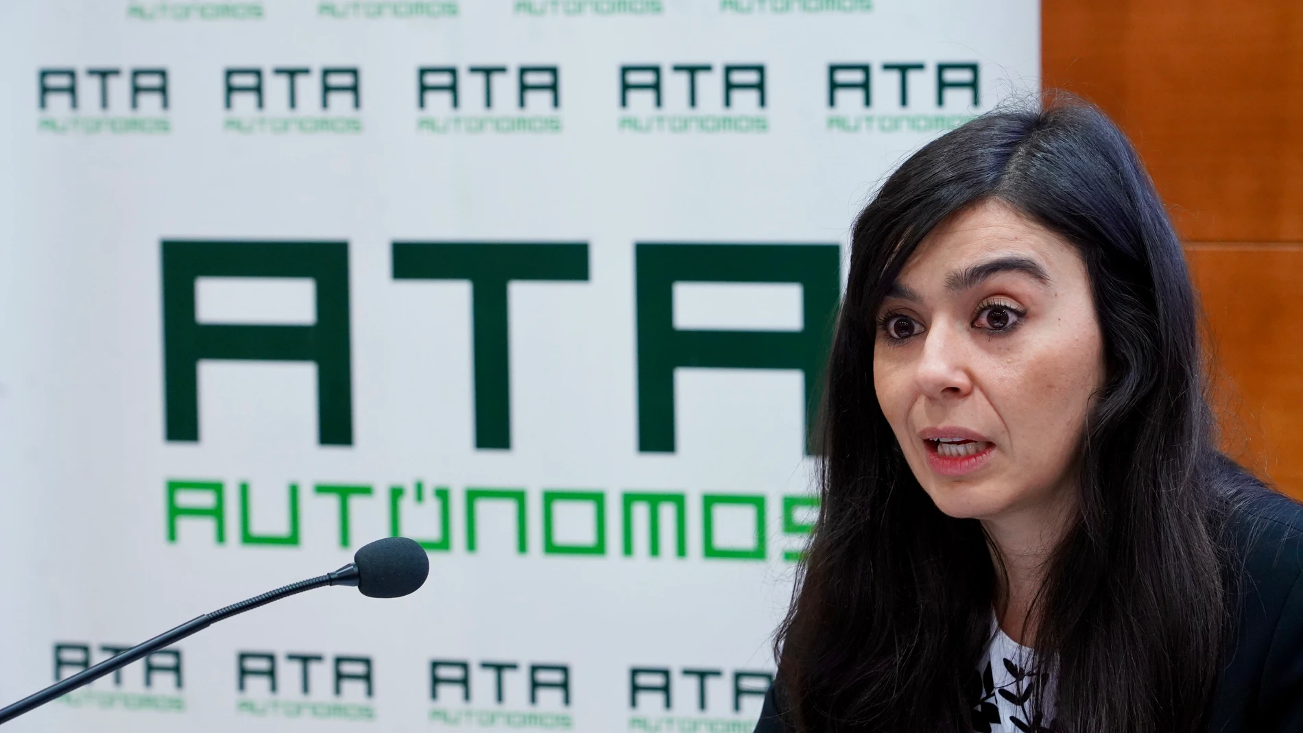 La presidenta de ATA Castilla y León, Leticia Mingueza, presenta un informe sobre los autónomos en Castilla y León