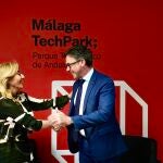 España y Costa, ayer tras la firma del convenio en la sede de TechPark