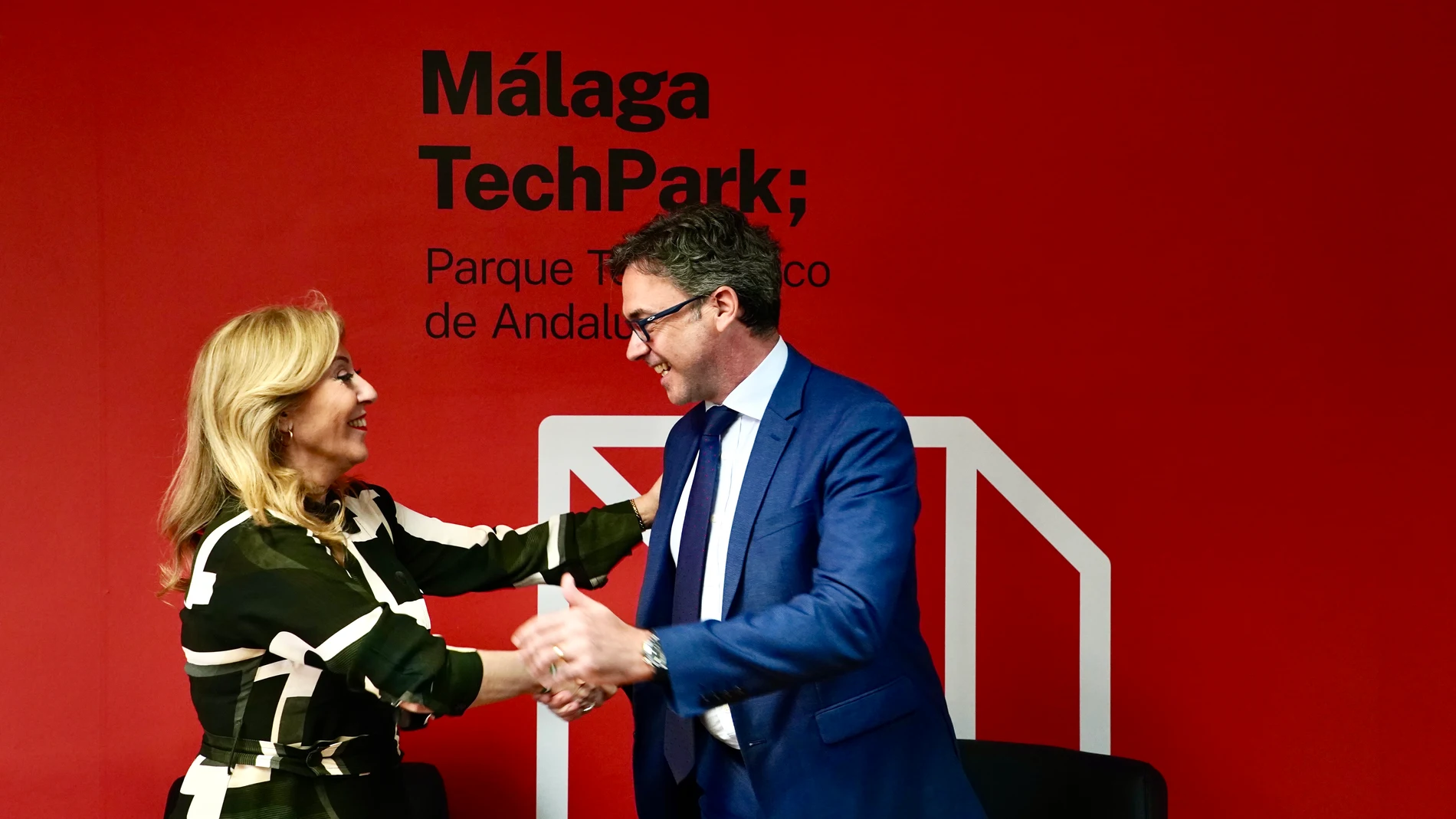 España y Costa, ayer tras la firma del convenio en la sede de TechPark
