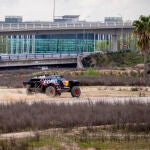 Carlos Sainz realiza la primera vuelta completa a Madring con el Ford Raptor T1+
