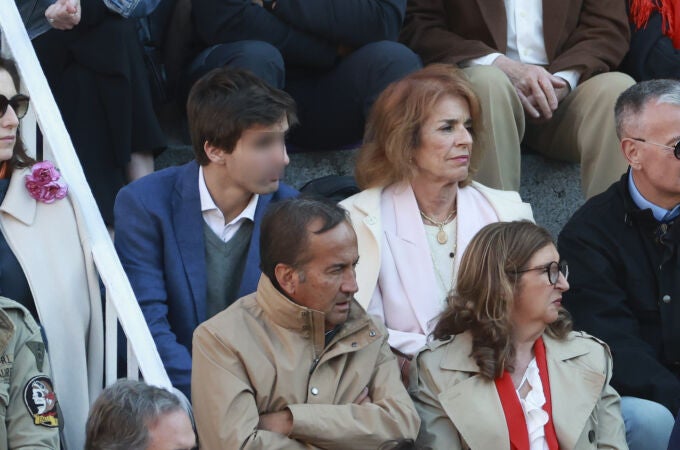 El look de Ana Botella en Las Ventas.