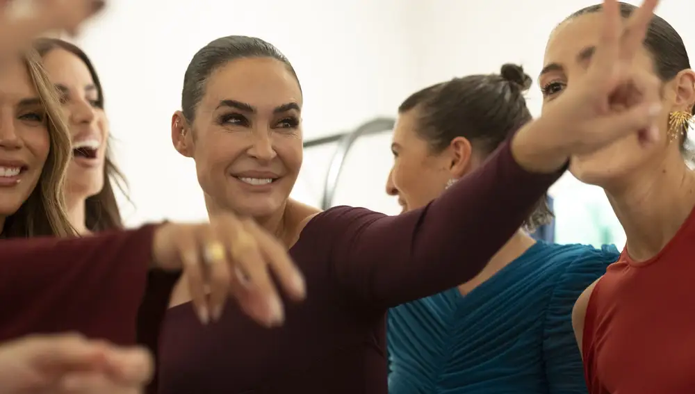 Vicky Martin Berrocal, junto a Alba, en un momento del realiti "Las Berrocal"