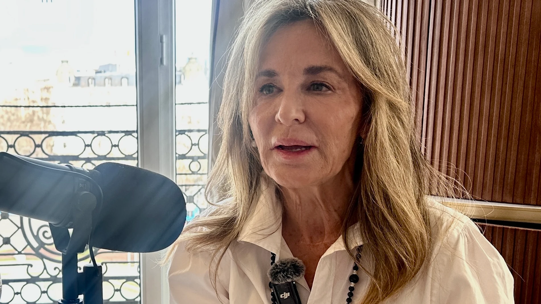 Cristina Carrillo de Albornoz "Mi novela habla de la importancia de vivir"