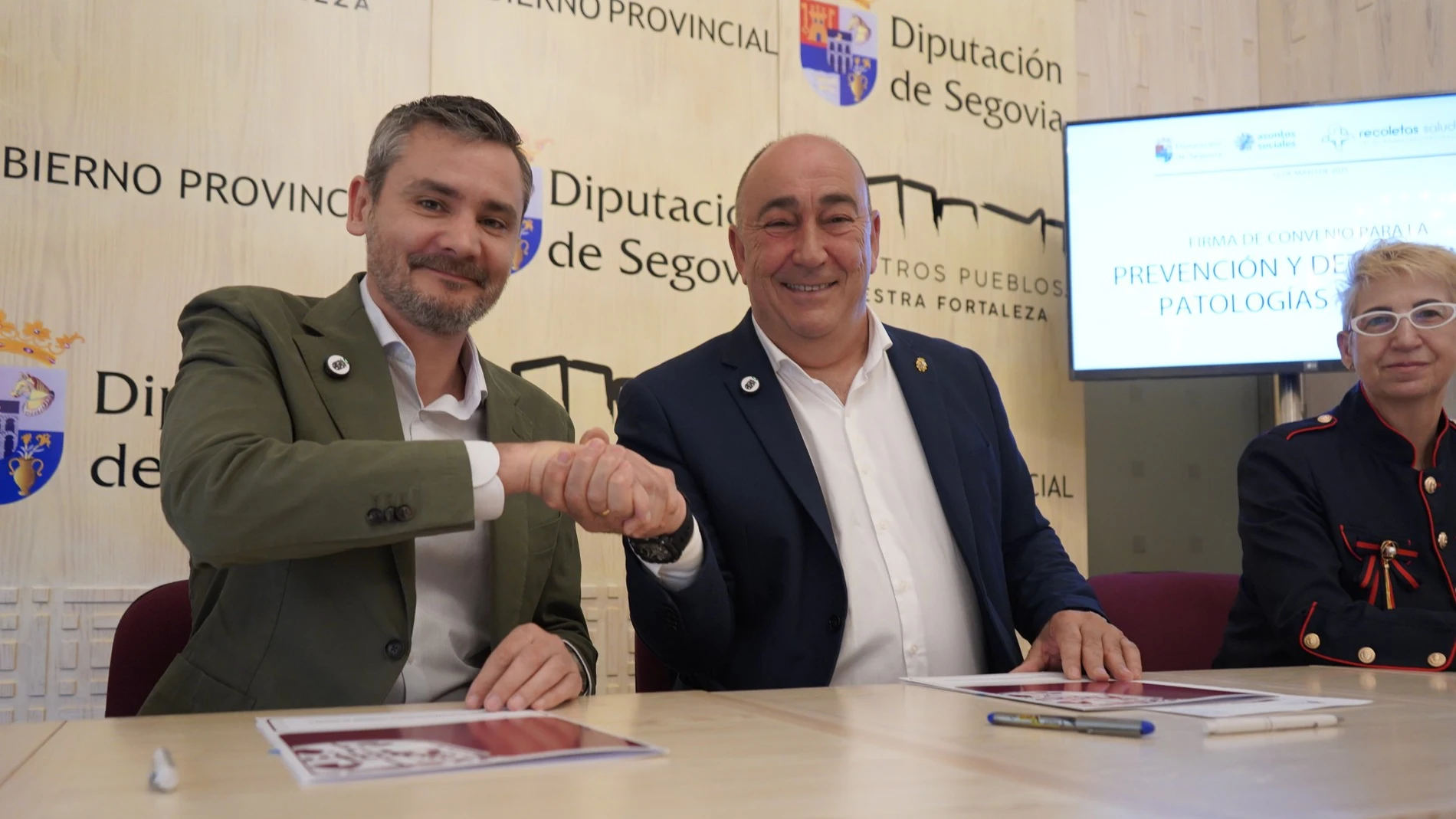 El presidente de la Diputación de Segovia, Miguel Ángel de Vicente, renueva el acuerdo con el gerente del hospital Recoletas Salud de Segovia, Ignacio Cabezón