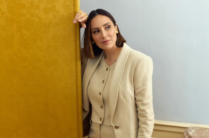 Tamara Falcó con traje de su colección.