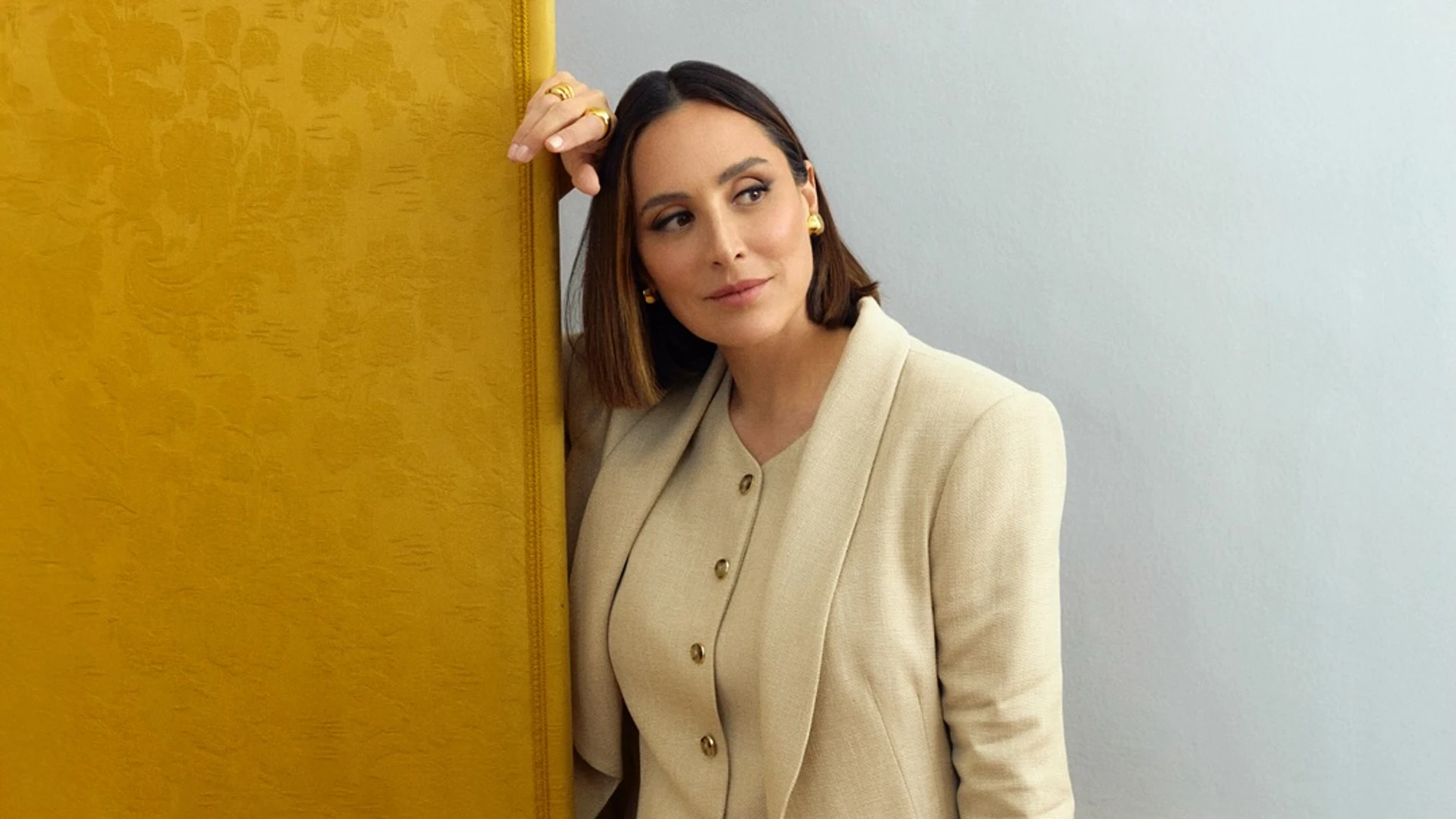 Tamara Falcó con traje de su colección.