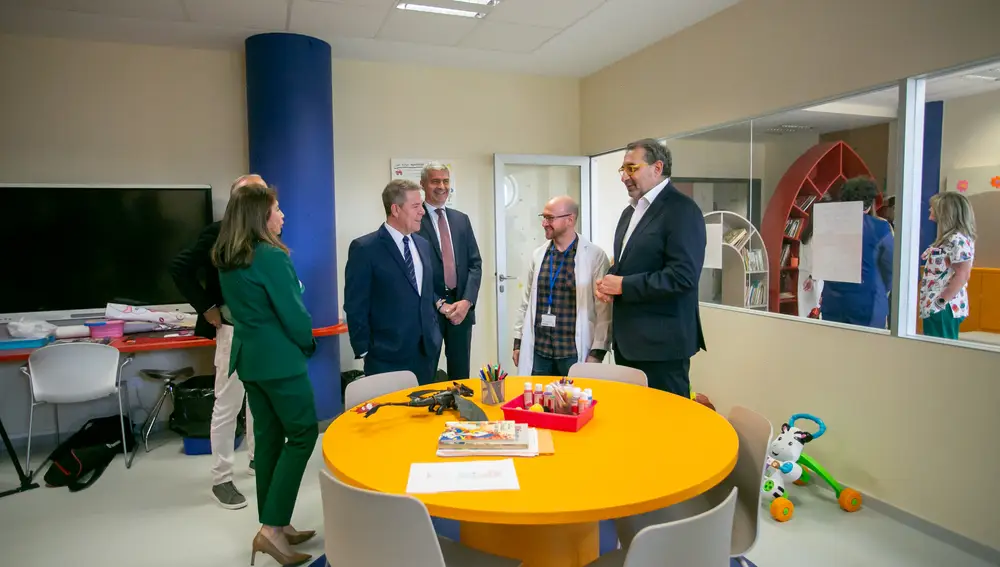 Inauguración de los espacios decorados en la zona pediátrica del Hospital Universitario de Toledo por la Fundación Aladina