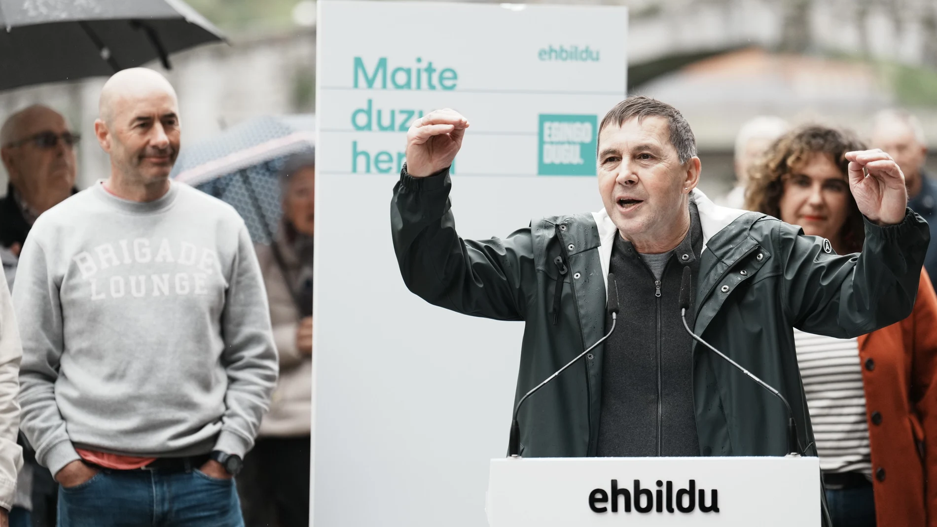 El coordinador general de EH Bildu, Arnaldo Otegi, interviene junto a la candidata a alcaldesa de Ondarroa, Urtza Alkorta, en un acto de precampaña, frente al Bilgune, a 23 de abril de 2023, en Ondárroa, Vizcaya, País Vasco (España). Este acto se celebra con motivo de las próximas elecciones municipales y autonómicas del 28M. 23 ABRIL 2023;28M;ELECCIONES;PRECAMPAÑA;BILDU;EUSKADI; H.Bilbao / Europa Press 23/04/2023