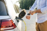 Un coche gasolina dura 12 años pero, ¿cada cuánto tiempo se cambian los coches eléctricos? Esto dice un nuevo estudio