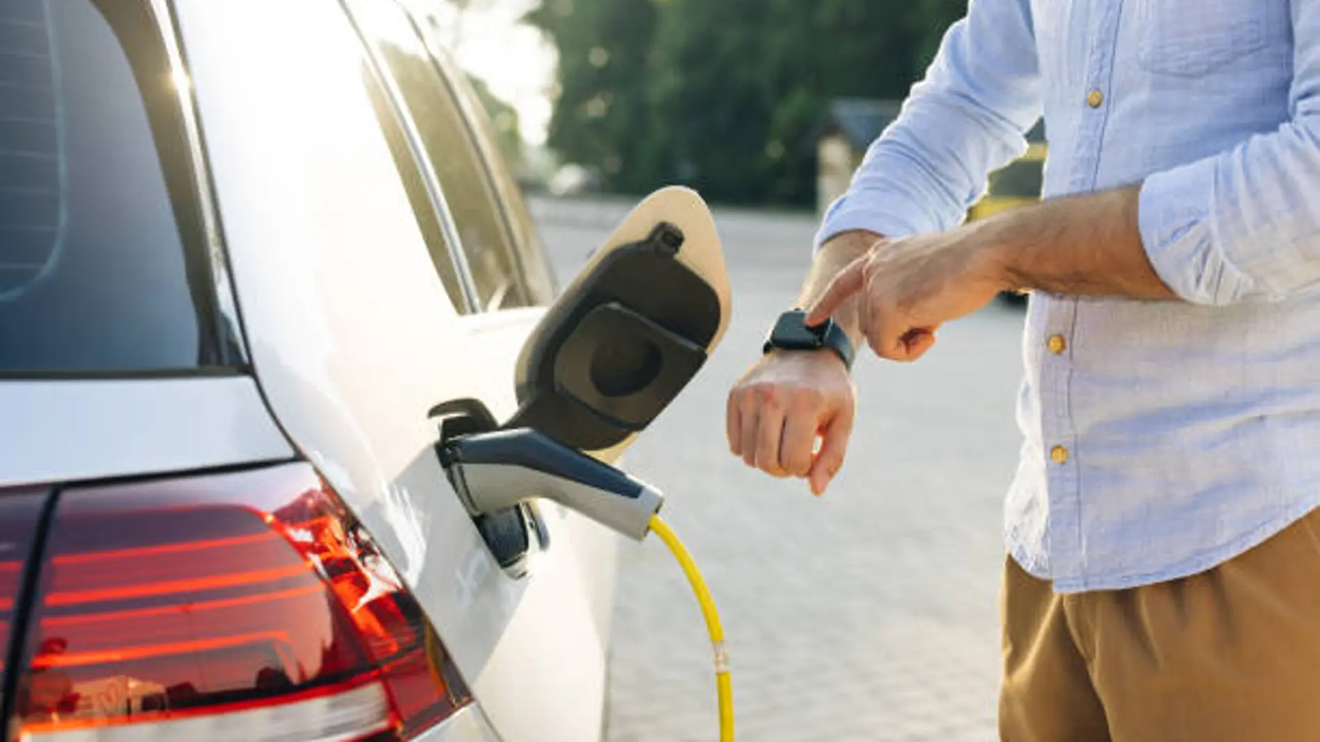 Un coche gasolina dura 12 años pero, ¿cada cuánto tiempo se cambian los coches eléctricos? Esto dice un nuevo estudio