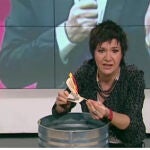 La periodista Empar Moliner, en el momento de la quema de la Carta Magna 