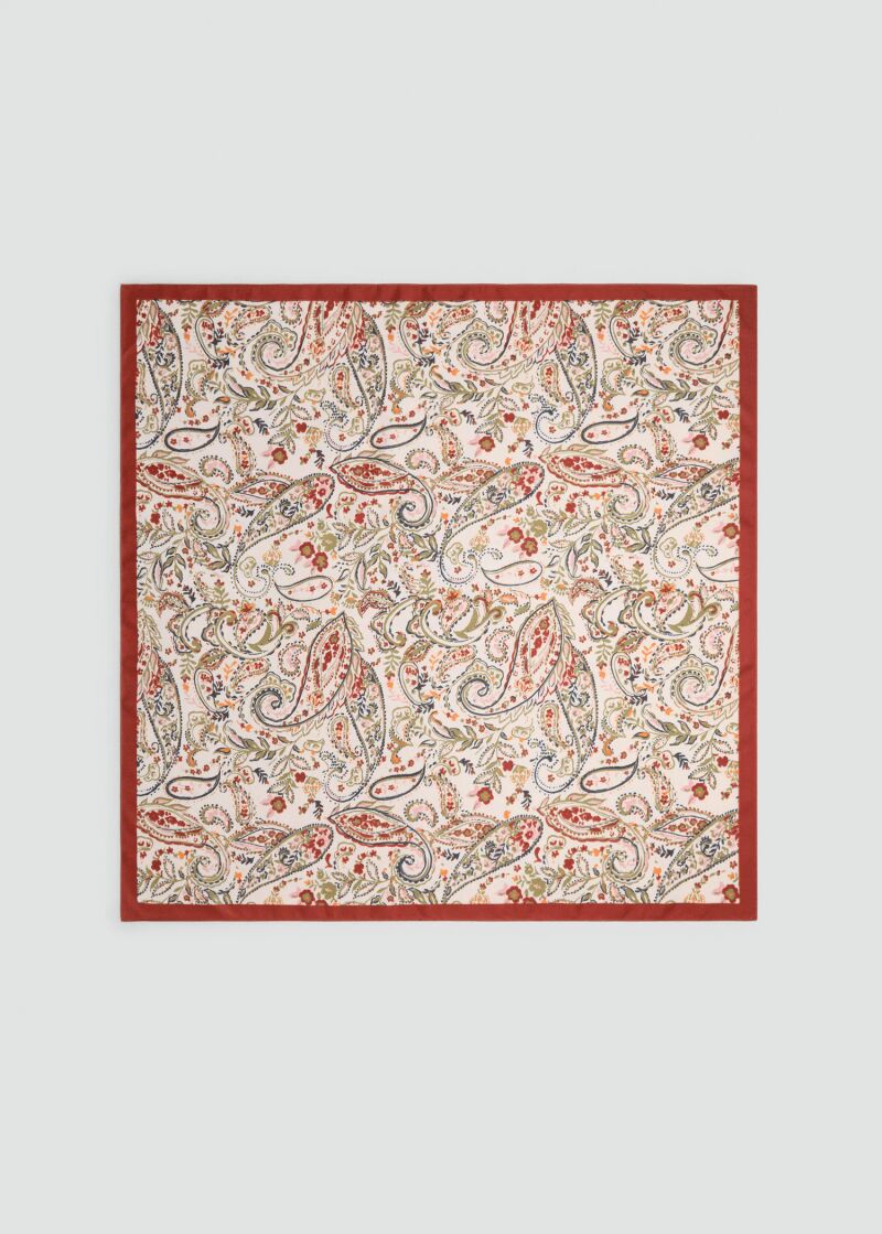 Pañuelo satinado paisley.