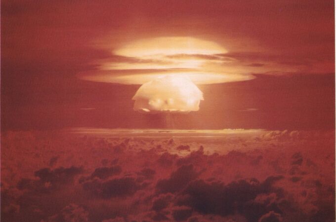 La prueba "Castle Bravo", de una potencia de 15 megatones (Bikini, 1954)