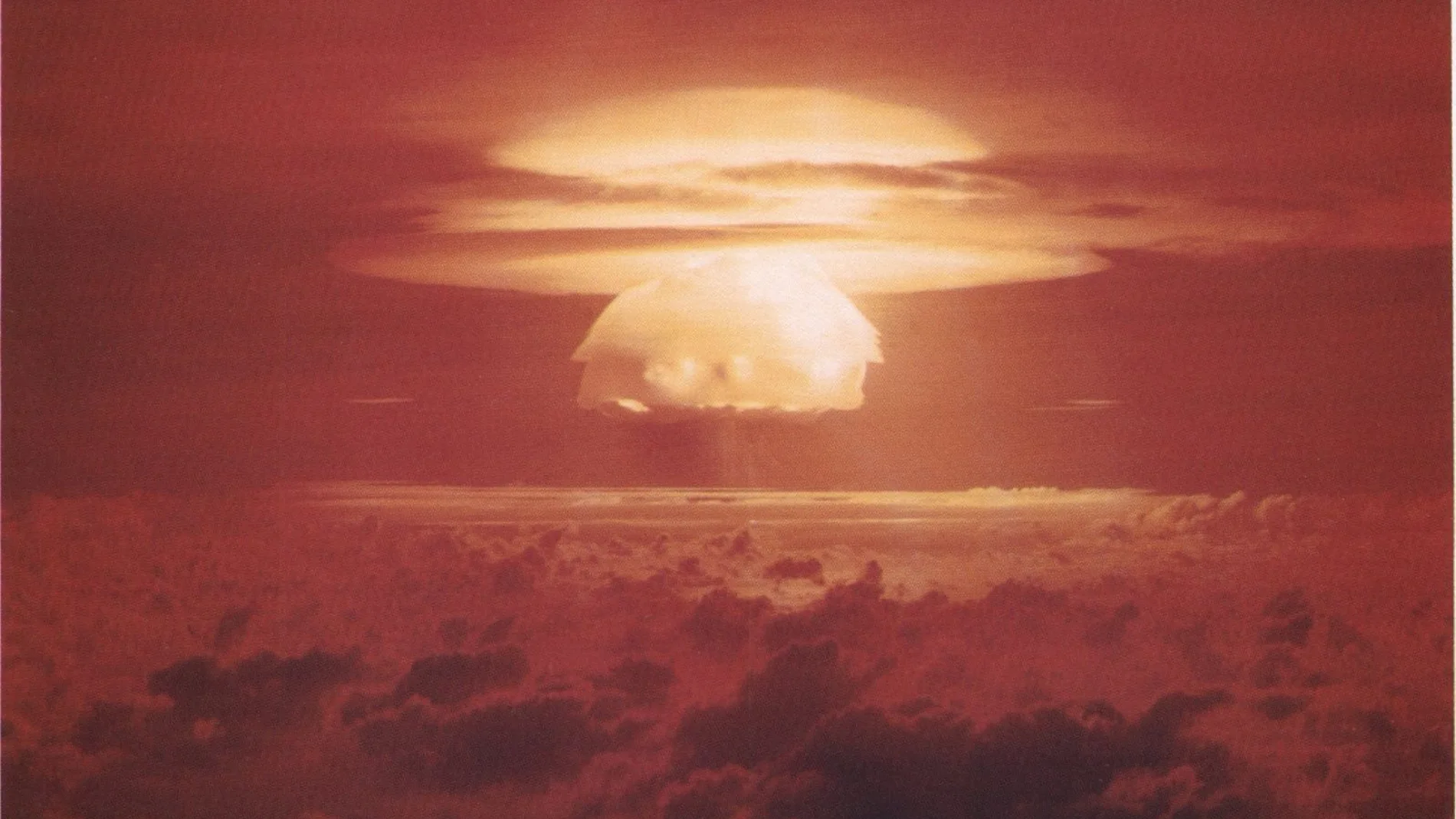 La prueba "Castle Bravo", de una potencia de 15 megatones (Bikini, 1954)