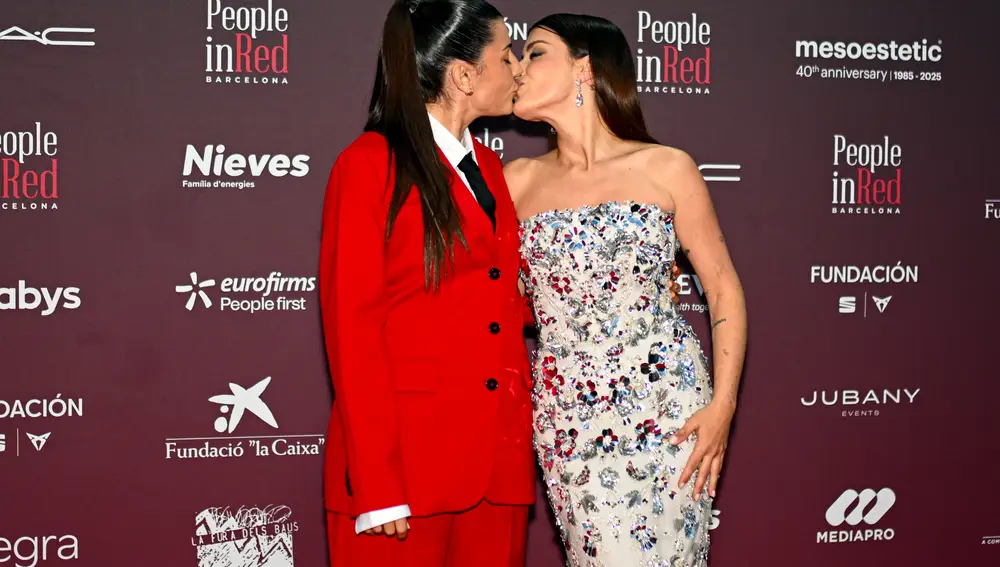 Photocall de la gala solidaria People in Red en Barcelona