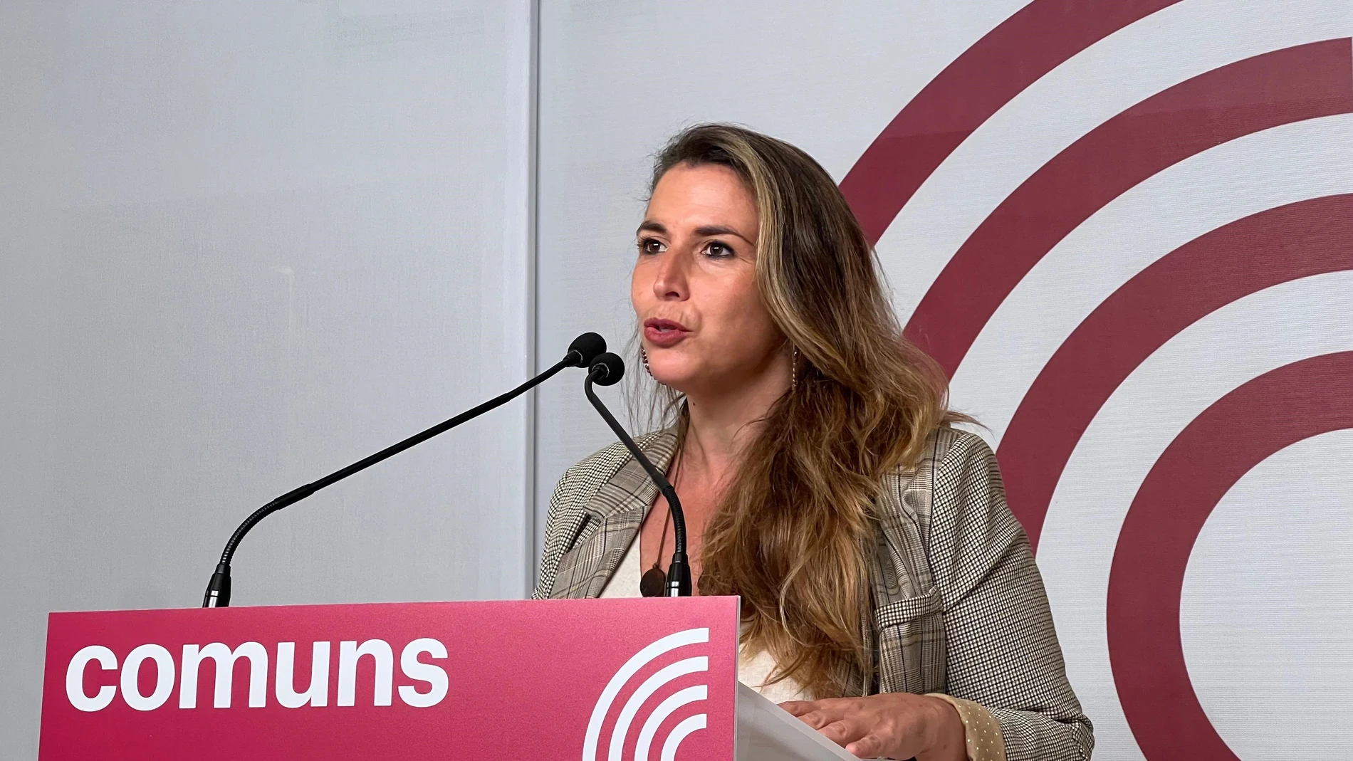 La coordinadora de los Comuns, Candela López, en una rueda de prensa desde la sede del partido EUROPA PRESS 12/05/2025