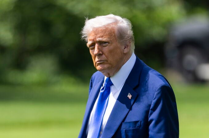 US President Donald Trump departs the White House for the Middle East