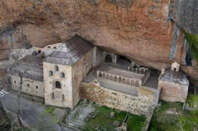 Vista panorámica del Monasterio Viejo de San Juan de la Peña 