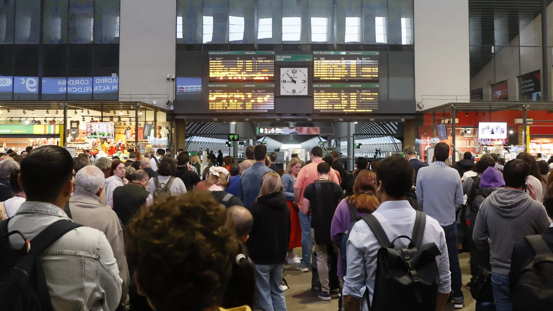 El pasado fin de semana la estación de tren de San Justa, en Sevilla, volvió a registrar numerosos retrasos