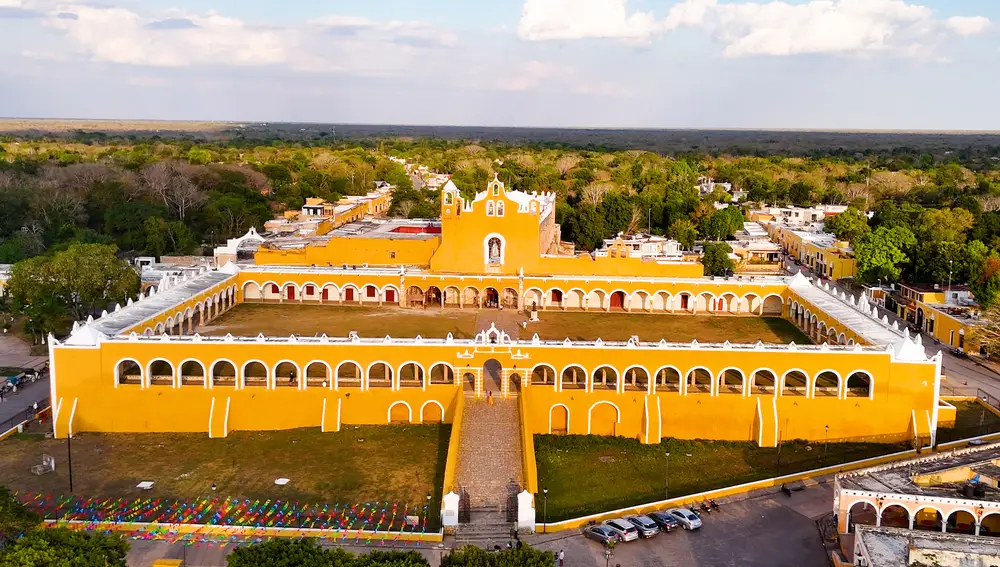 El bellísimo Convento de San Antonio de Padua está construido sobre una antigua pirámide maya