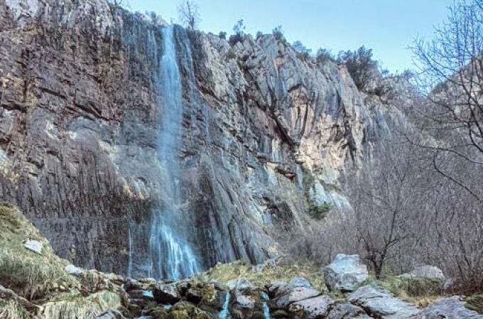 Así es la cascada más impresionante de España y está en Cantabria