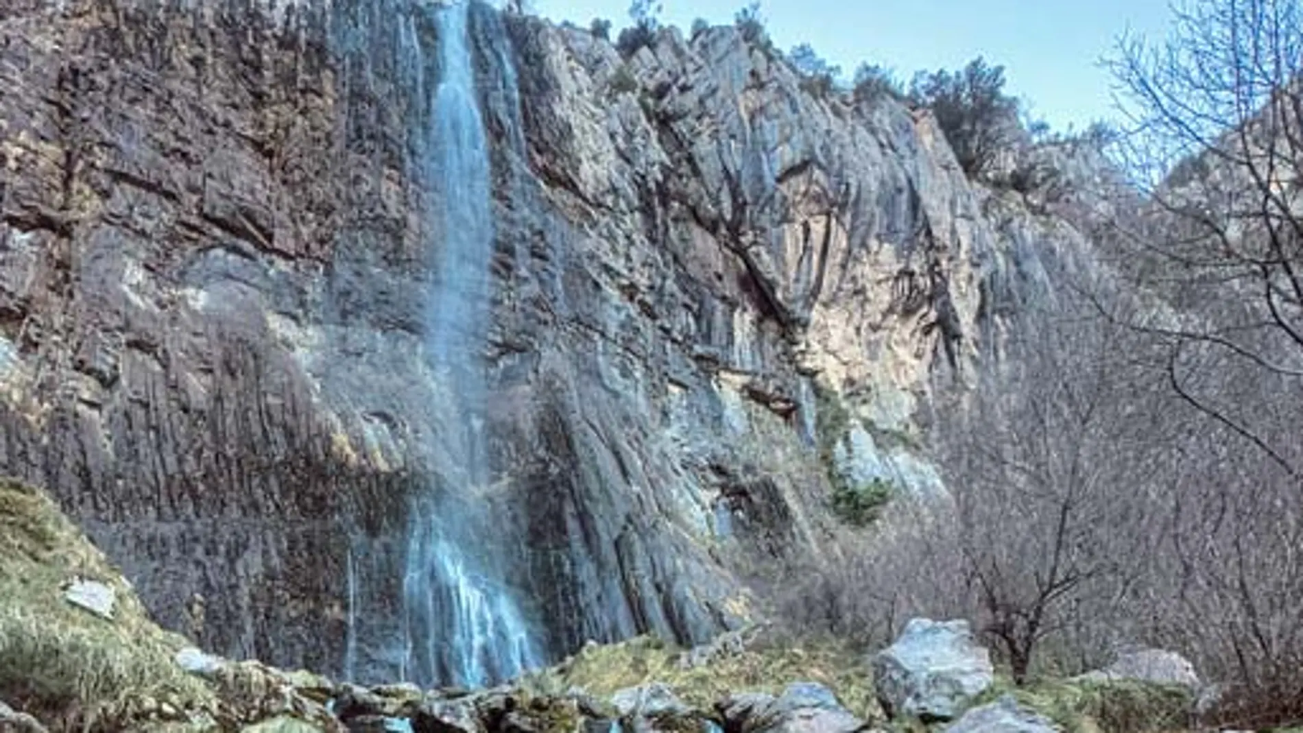Así es la cascada más impresionante de España y está en Cantabria