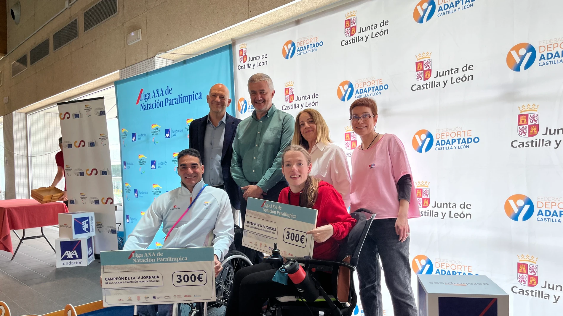 Los campeones paralímpicos Marta Fernández y Miguel Luque recogen sus galardones