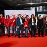 Foto de família de la presentación del nuevo uniforme de TMB