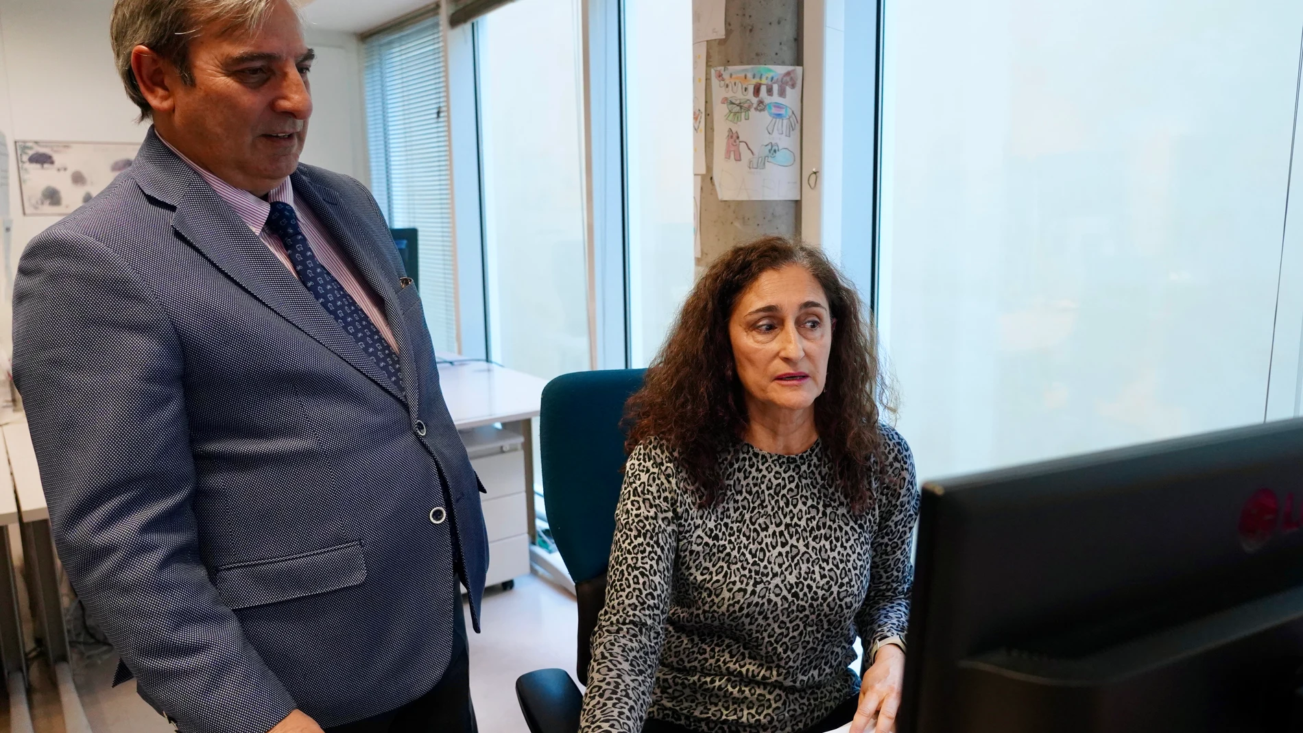 El consejero de Movilidad y Transformación Digital, José Luis Sanz Merino, visita el Centro de Atención al Usuario (CAU)
