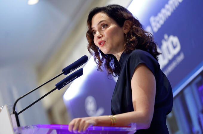Desayuno informativo con la presidenta de la Comunidad de Madrid, Isabel Díaz Ayuso