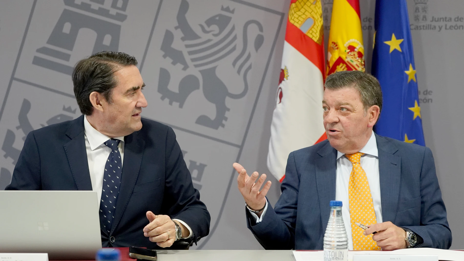 Los consejeros de la Presidencia, Luis Miguel González Gago, y de Medio Ambiente, Vivienda y Ordenación del Territorio, Juan Carlos Suárez-Quiñones, reúnen a la Comisión General de Coordinación Territorial