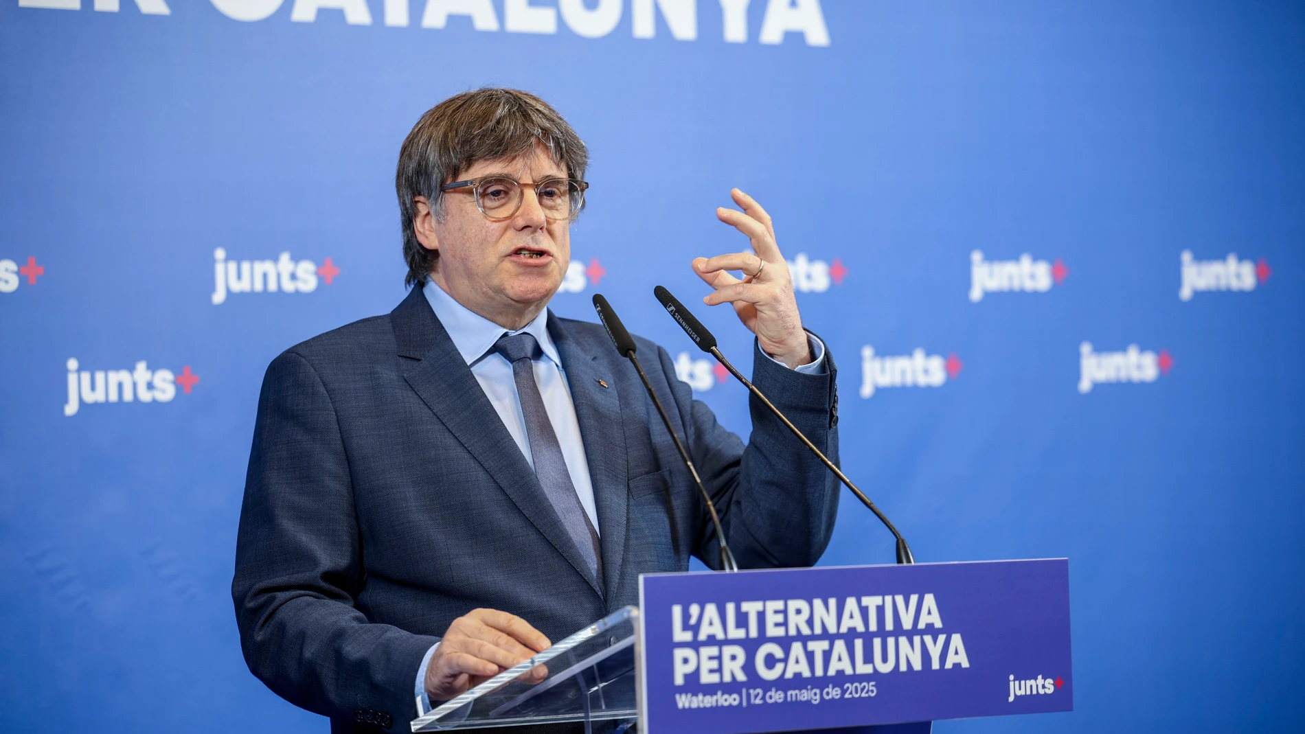 WATERLOO (BÉLGICA), 12/05/2025.- El expresidente catalán Carles Puigdemont en una intervención pública durante la reunión del grupo parlamentario de Junts en Waterloo, este lunes. EFE/Pablo Garrigós