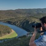Dos turistas en la Sierra de Francia salmantina