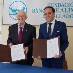 Los presidentes de la Diputación de Valladolid, Conrado Íscar; y del Banco de Alimentos, Jesús Mediavilla, renuevan el convenio de colaboración