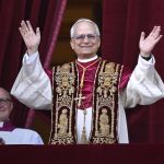 Papa.- Zelenski, primer líder extranjero en hablar con León XIV, le invita a visitar Ucrania para "llevar esperanza"