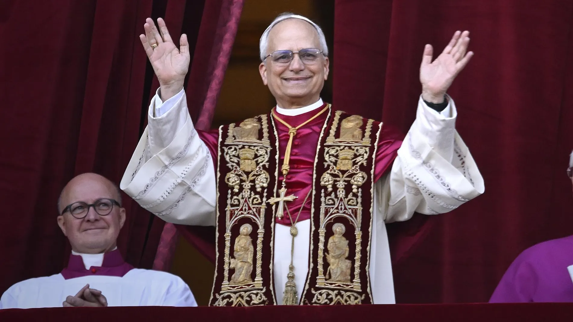 Papa.- Zelenski, primer líder extranjero en hablar con León XIV, le invita a visitar Ucrania para "llevar esperanza"