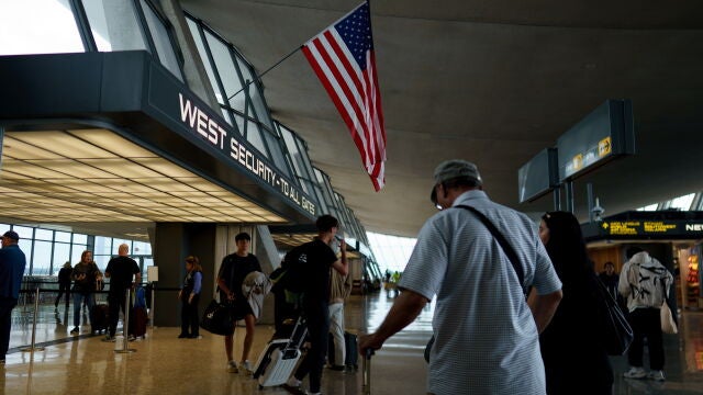Afrikáners llegan al aeropuerto internacional de Dulles (EE UU)