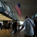 Afrikáners llegan al aeropuerto internacional de Dulles (EE UU)